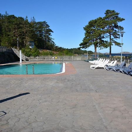 Haellestrand Vandrarhem Stromstad Exterior photo