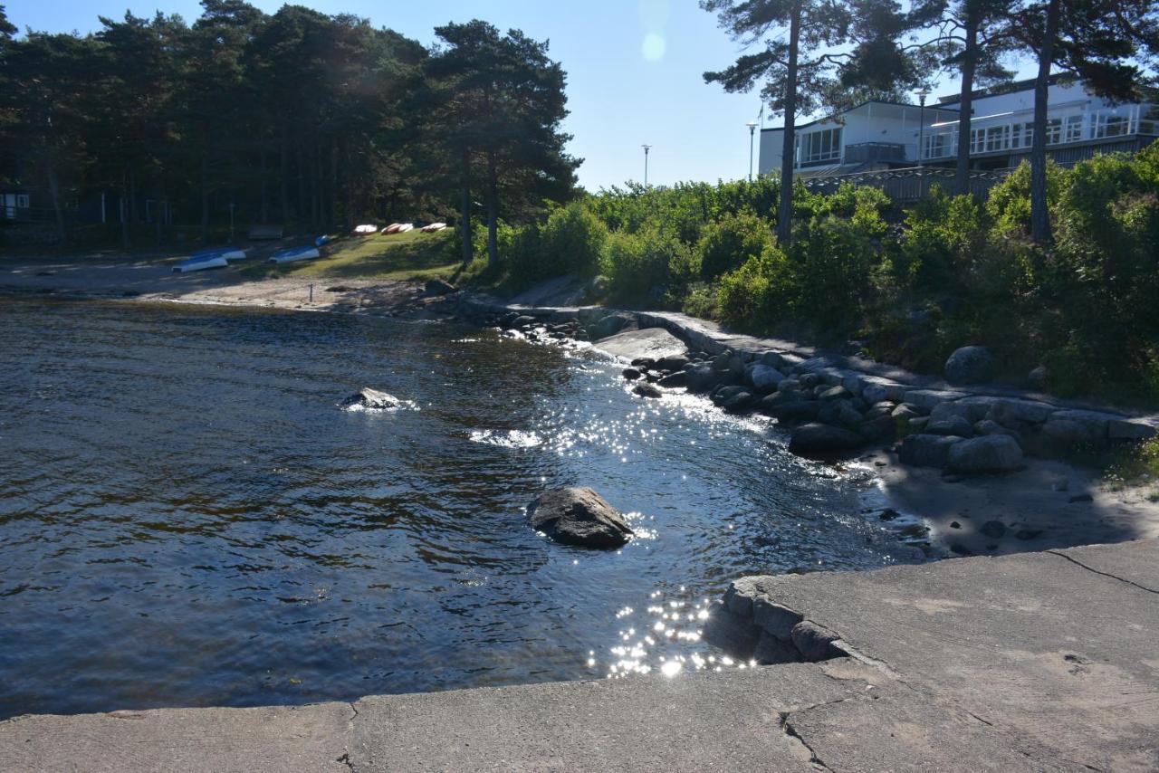 Haellestrand Vandrarhem Stromstad Exterior photo